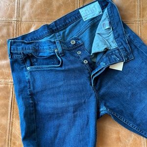 Men’s rag and bone blue jeans. Never worn and with tag